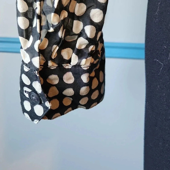 Isaac Mizrahi Black & White Button Down Top - Picture 12 of 14